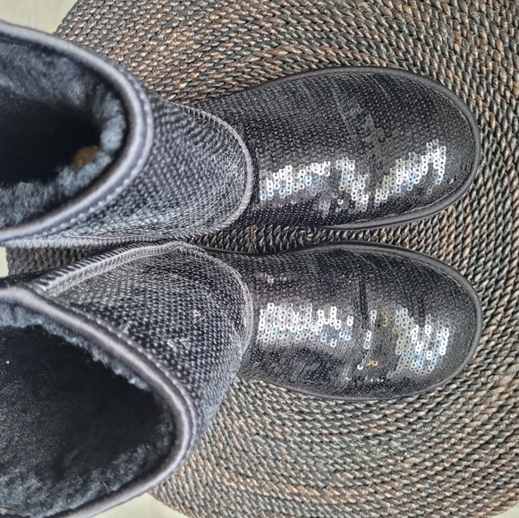 UGG Boots - Picture 6 of 7